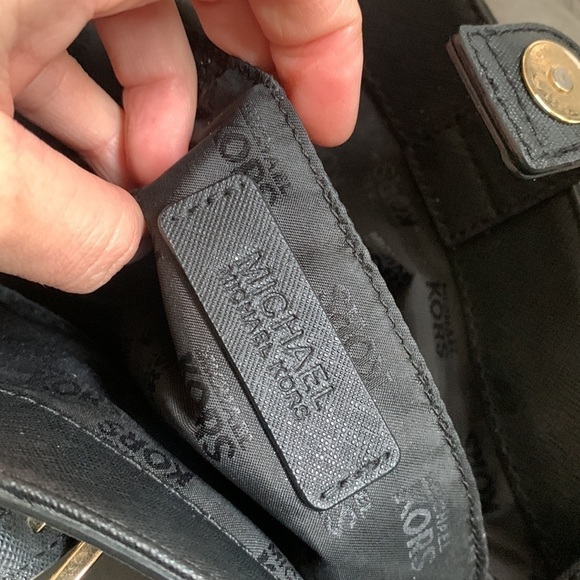 Michael Kors Jet‎ Set Large Travel NS Saffiano Tote in black gold - Picture 14 of 16